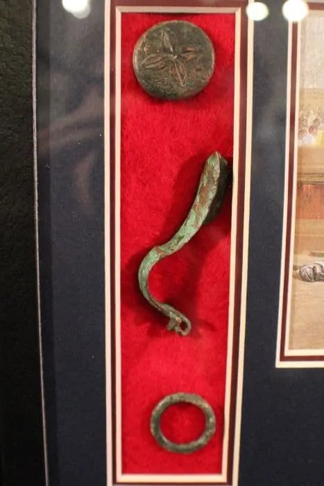 Deluxe Authentic Ancient Roman Artifacts In Collectors Glass Case Certified — image 3