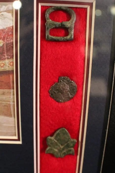 Deluxe Authentic Ancient Roman Artifacts In Collectors Glass Case Certified — image 4