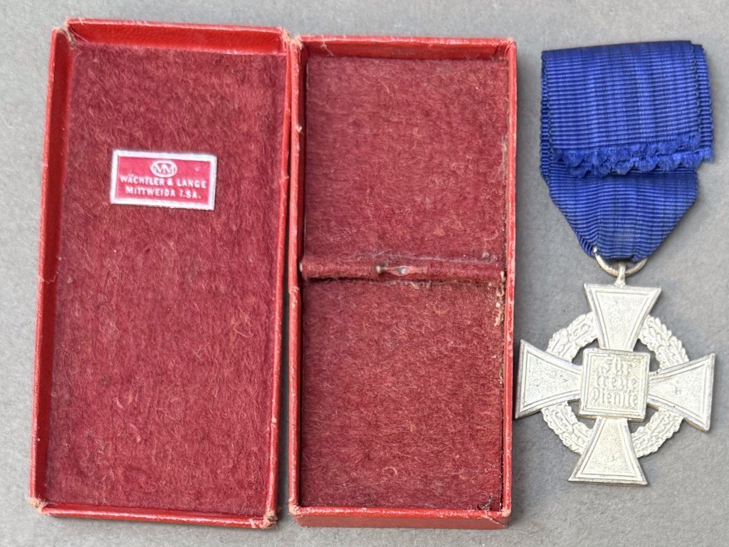 Original WWII German 40 Year Gold FAITHFUL SERVICE Medal Brought Home By A U.S. Veteran Certified — image 5