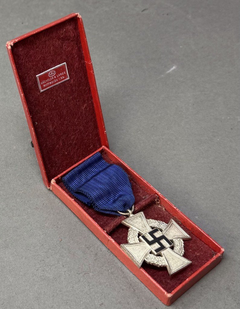 Original WWII German 40 Year Gold FAITHFUL SERVICE Medal Brought Home By A U.S. Veteran Certified — image 6