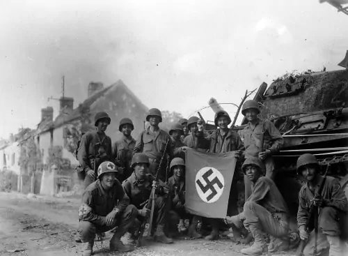 Original OUTSTANDING (ALMOST MINT) LARGE Vehicle I.D. WWII German NSDAP Nazi Flag Brought Home By A U.S. Veteran Certified By The Gettysburg Museum Of History — image 4
