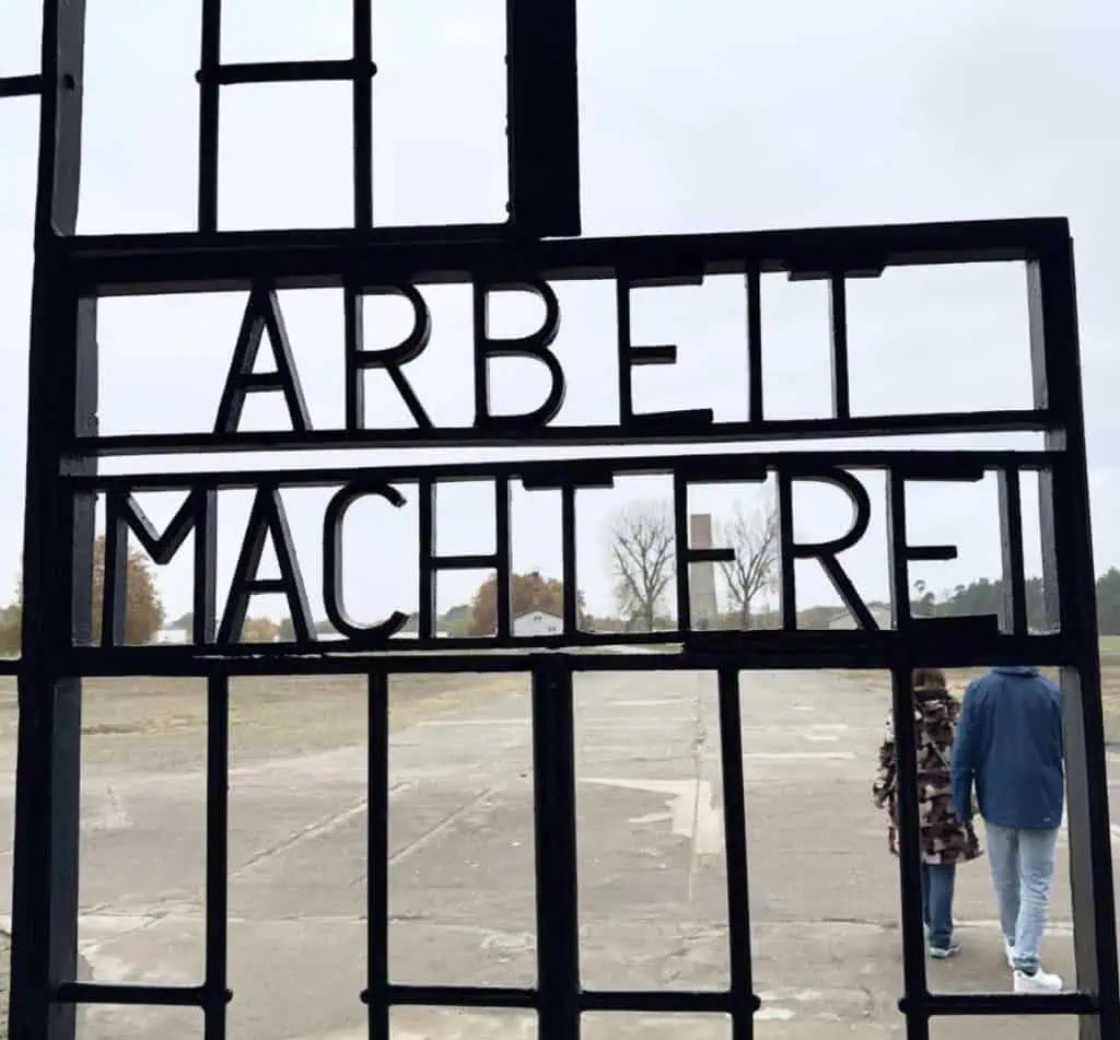 VERY RARE WW2 POLAND AUSCHWITZ COMMEMORATIVE CROSS FOR PRISONERS SURVIVORS OF NAZI CAMPS Medal And I.D. Grouping Certified — image 17