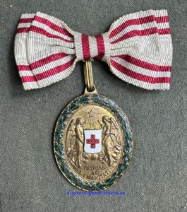 k.u.k. Bronzene Ehrenmedaille Rotes Kreuz mit KD - Damenmasche!