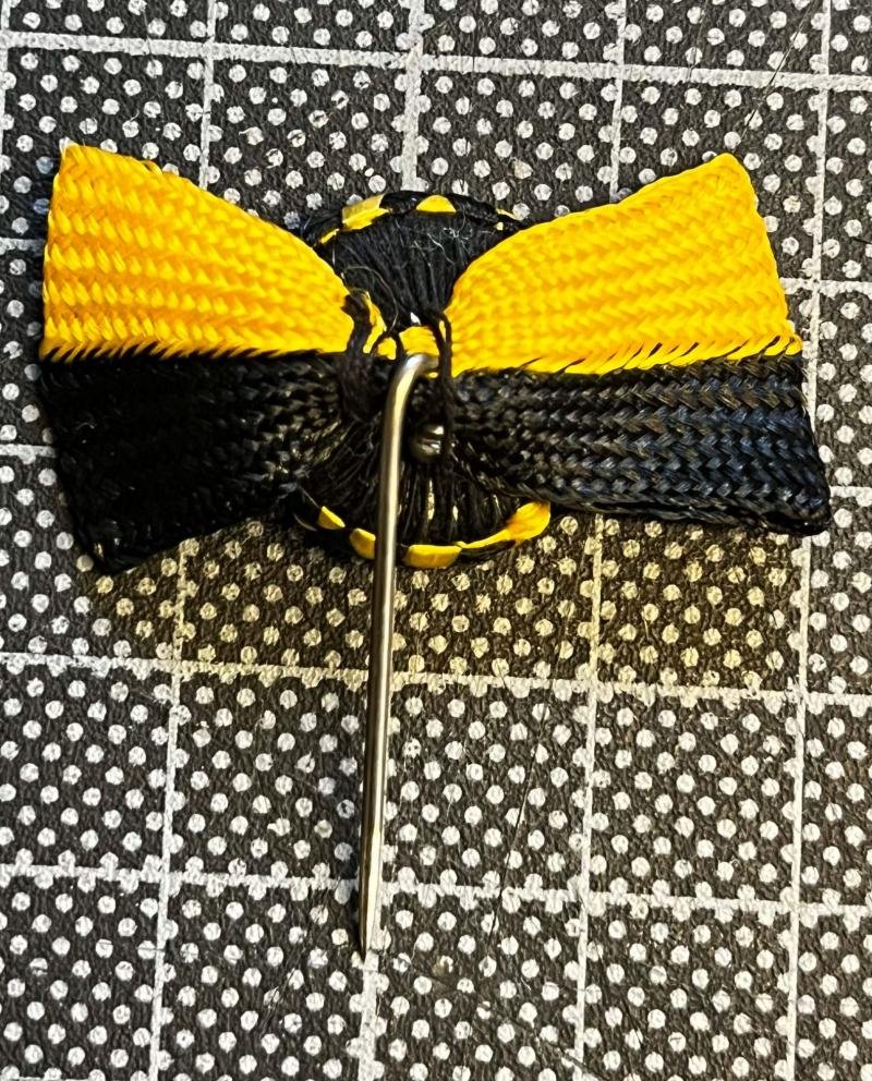 k.u.k. Patriotische Maschen in kaiserlichen Farben - waren die 1. patriotischen Abzeichen im I.WK !! - Hortfund! — image 3