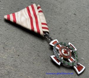 k.u.k. Ehrenzeichen des Roten Kreuzes II. Klasse mit KD !! …