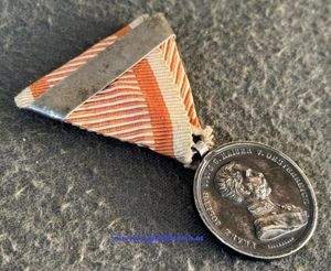 k.u.k. Silberne Tapferkeitsmedaille Kaiser Franz Joseph I. 2. Klasse mit …