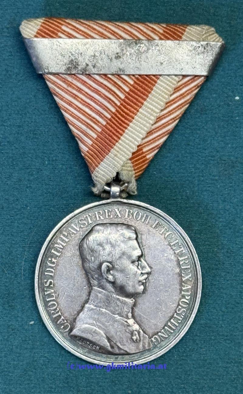 k.u.k. Silberne Tapferkeitsmedaille 1. Klasse Kaiser Karl I. mit WH-Spange!! - Silber!! — image 2