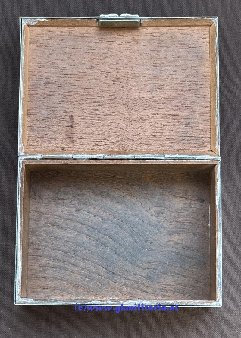 k.u.k. Zigarrendose - Offizielle Kriegsfürsorge - Unterschriften: Kaiser Franz Joseph I., Erzherzog Eugen, Erzherzog Carl usw.! — image 7