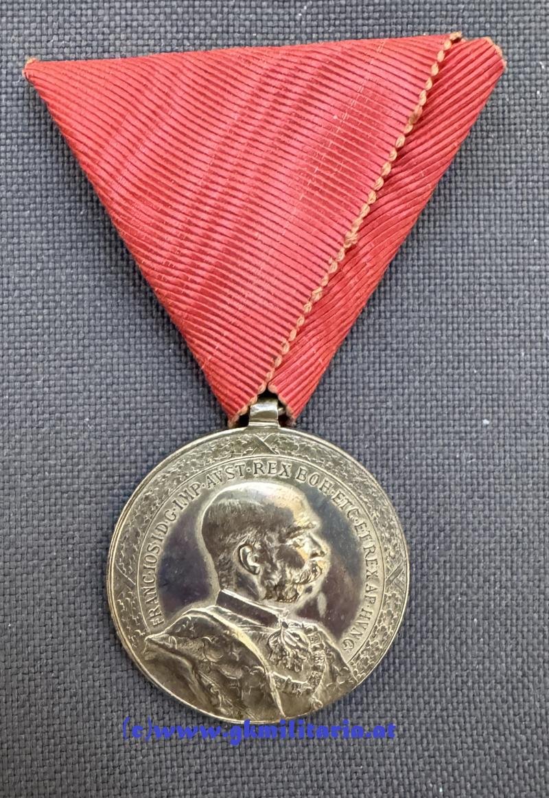 Urkunde und Ehren-Medaille für 40-jährige treue Dienste! - 'verliehen an eine Frau!' - SELTEN!! — image 3