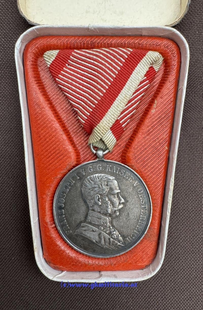 k.u.k. Tapferkeitsmedaille 1. Klasse Kaiser FJ I. im original Etui!! — image 2