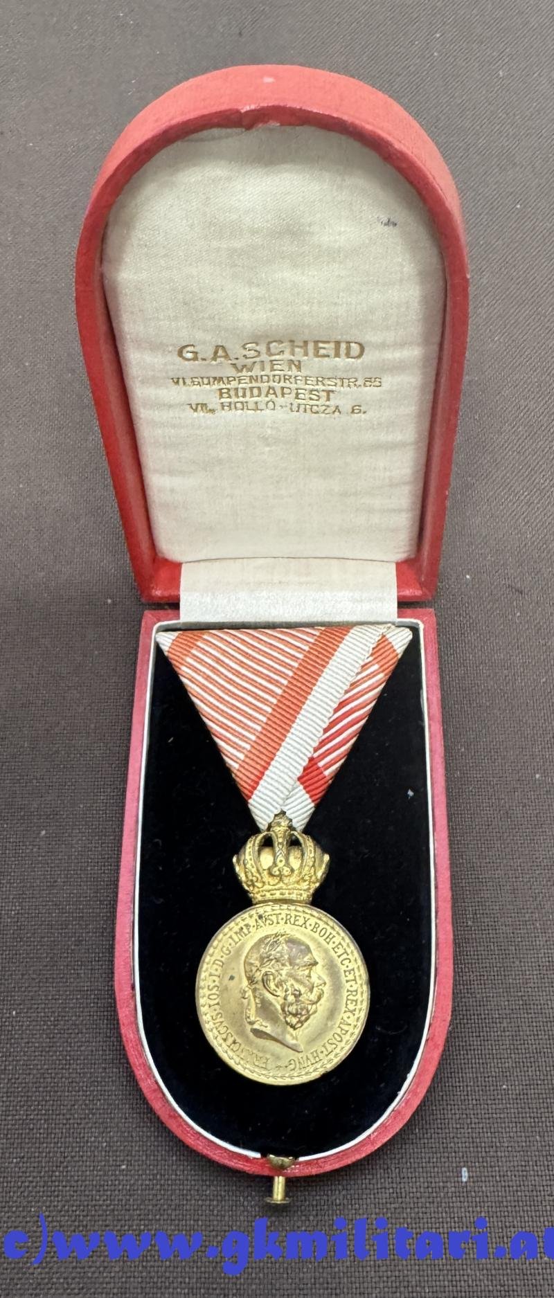 k.u.k. Bronzene Militärverdienstmedaille Kaiser Franz Josef I. im Etui - G.A. SCHEID, WIEN & BUDAPEST! — image 2