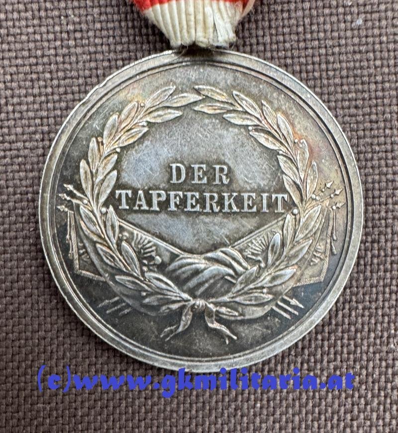k.u.k. Silberne Tapferkeitsmedaille 2. Klasse Kaiser Franz Joseph I. - 'SILBER' ! — image 4