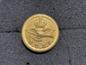 WW2 R.C.A.F Officers gilt button