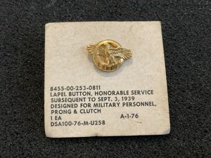 U.S Army Honourable service 'Ruptured Duck' lapel badge