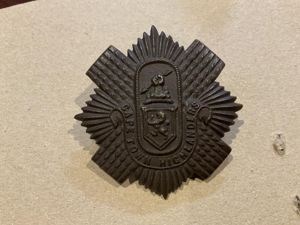 WW2 S.A Cape Town Highlanders bronze glengarry badge
