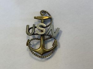 WW1/2 U.S.N Petty officers silver/gilt cap badge