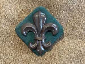 WW2 Economy plastic Manchester Regiment cap badge