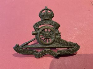 WW1 CEF Canadian Field Artillery cap badge.