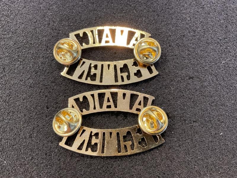 Jamaica Regiment gilded brass shoulder titles — image 2