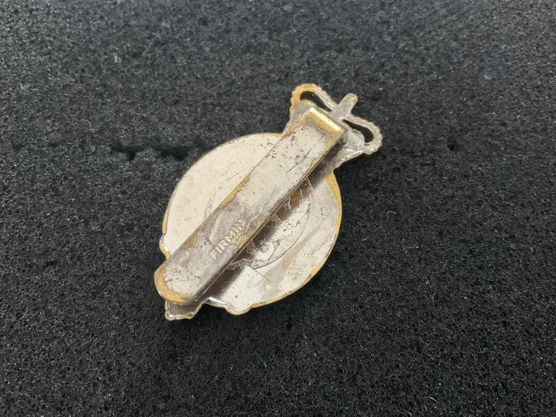 The band of the dragoon guards cap badge — image 2