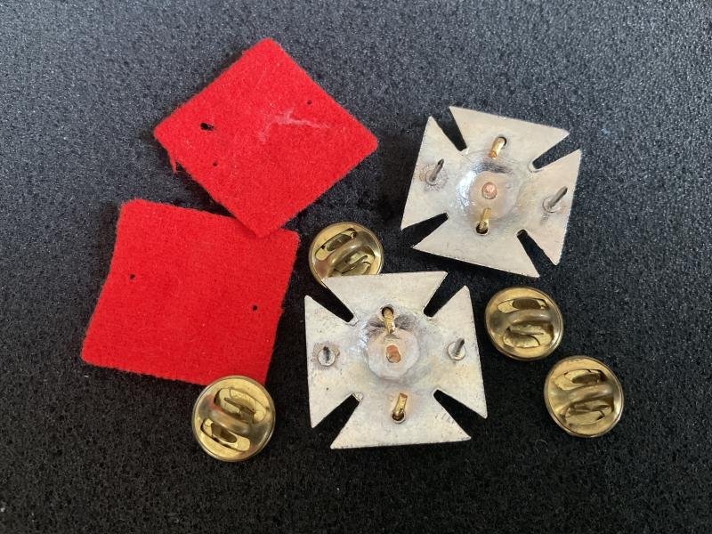 Duke of Edinburghs Royal Regiment collar badges — image 2