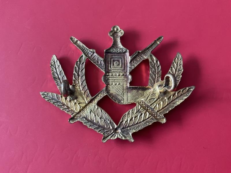 Oman; Pre 1990 royal Guard of Oman O.Rs cap badge. — image 2