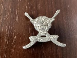 Southern Oman Regiment cap badge circa 1977-85.