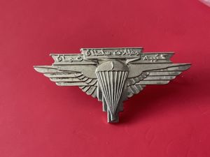 Oman Parachute Regiment cap badge.