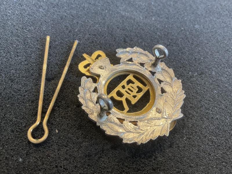 Post 1952 Royal Engineers officers cap badge. — image 2