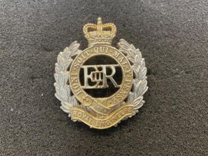 Post 1952 Royal Engineers officers cap badge.