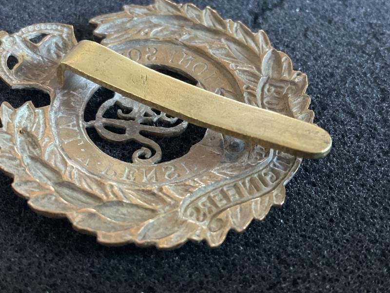 George V Royal Engineers Militia cap badge. — image 3