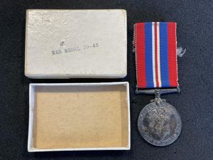 WW2 Silver Canadian issue War Medal in issue box