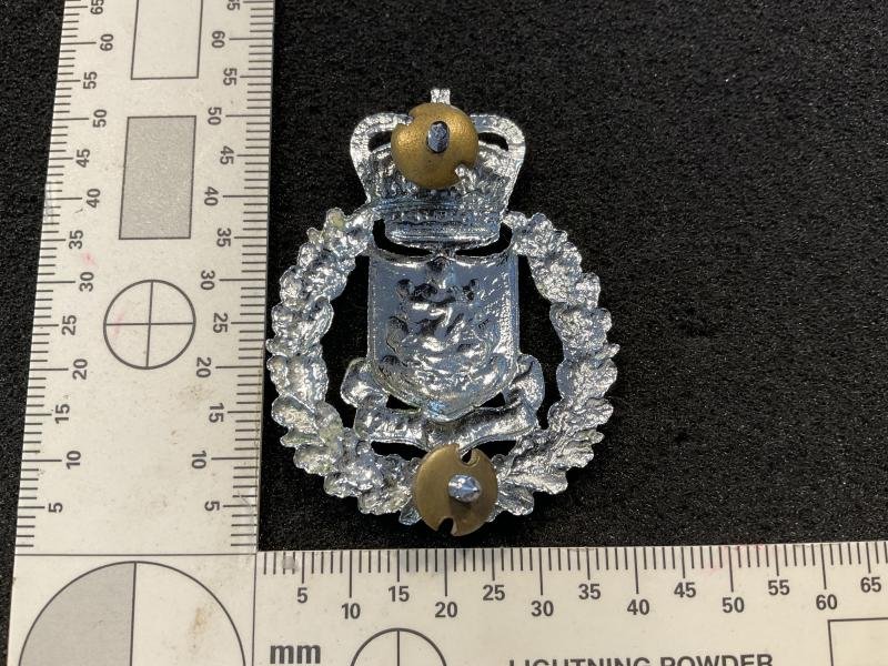 Q/C Bermuda Police cap badge. — image 3