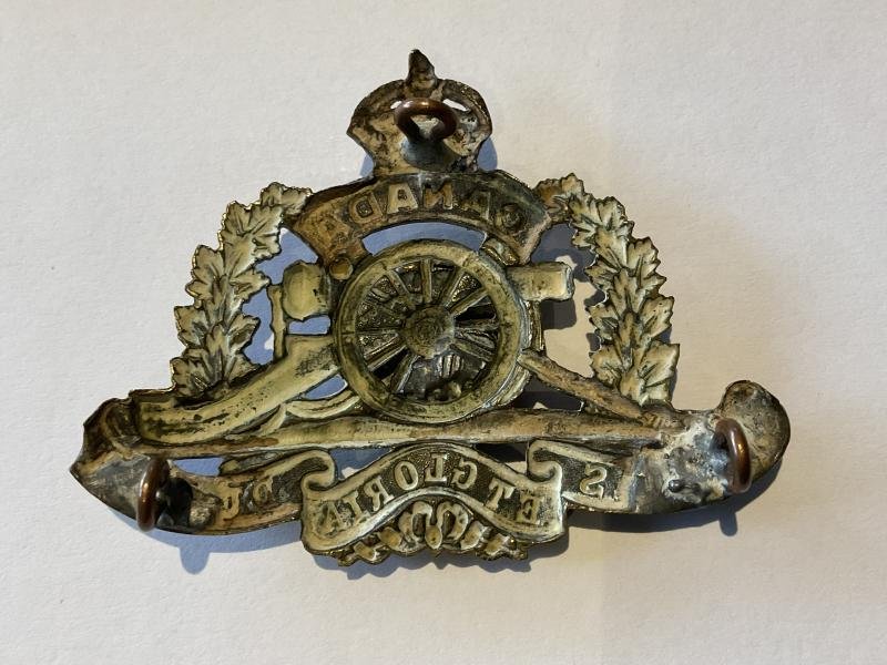 WW1 67th University of Toronto Overseas Field Artillery cap badge. — image 2