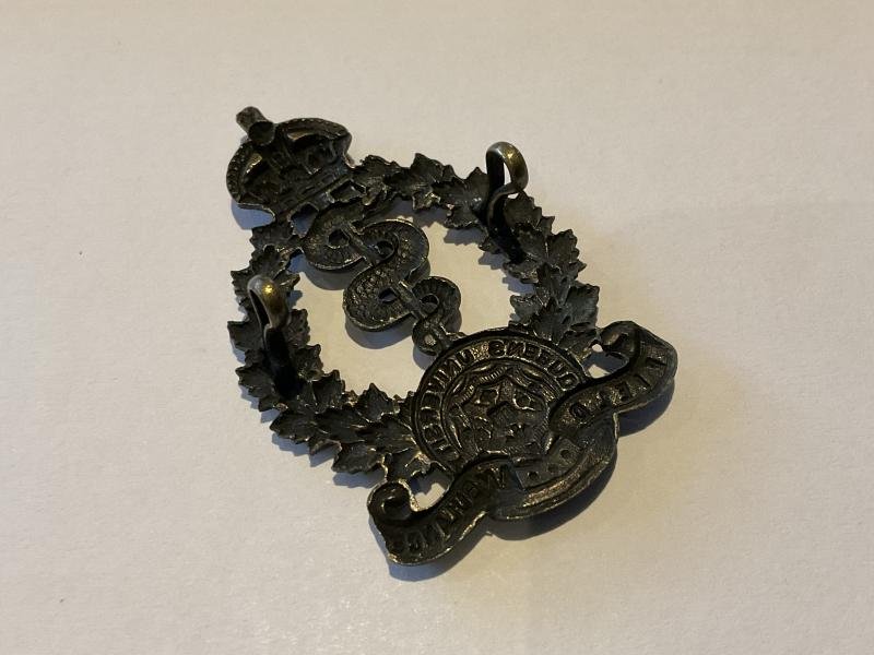 WW1 CEF No 2 Field Ambulance 'Queens University' cap badge. — image 2