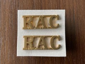 WW2 R.A.C (Royal Armoured Corps) brass shoulder titles