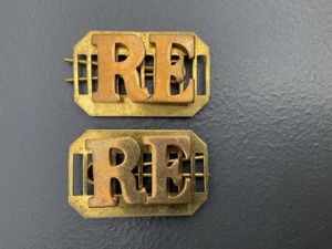 WW1/2 R.E (Royal Engineers) brass shoulder titles