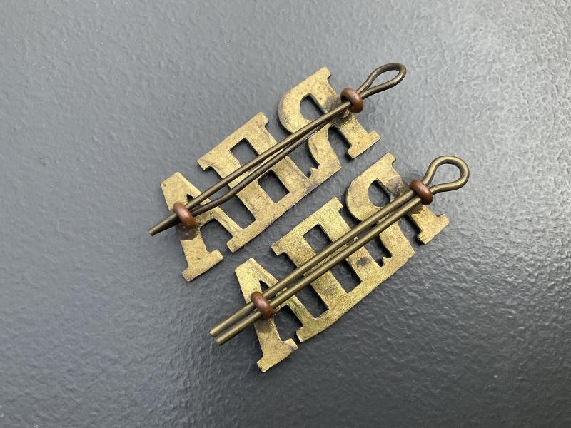WW1/2 R.H.A (Royal Horse Artillery) brass shoulder titles. — image 2