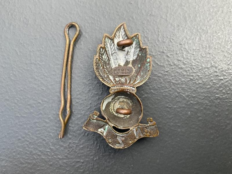 WW1 N.Z.A officers collar/ field service cap badge by Firmin. — image 2