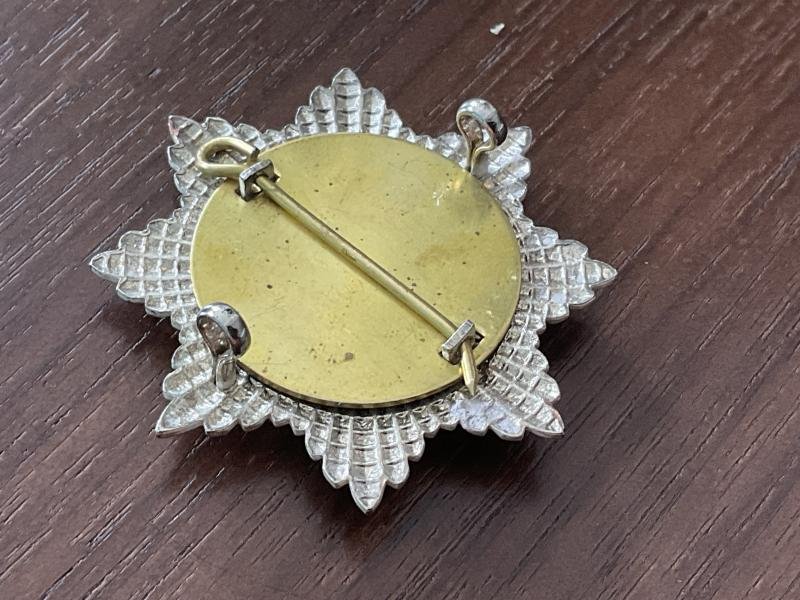 Coldstream Guards warrant officers cap badge. — image 2