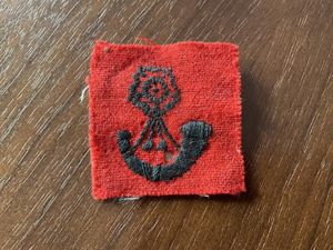 WW2 38th (The Kings Regiment) Searchlight Regt formation sign.