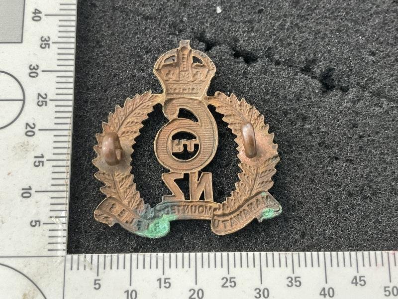 WW1 N.Z 6th Manawatu Mounted Rifles collar badge — image 2
