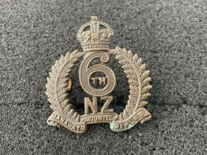 WW1 N.Z 6th Manawatu Mounted Rifles collar badge