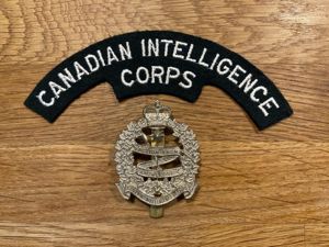 Canadian Intelligence Corps cap badge & shoulder title.