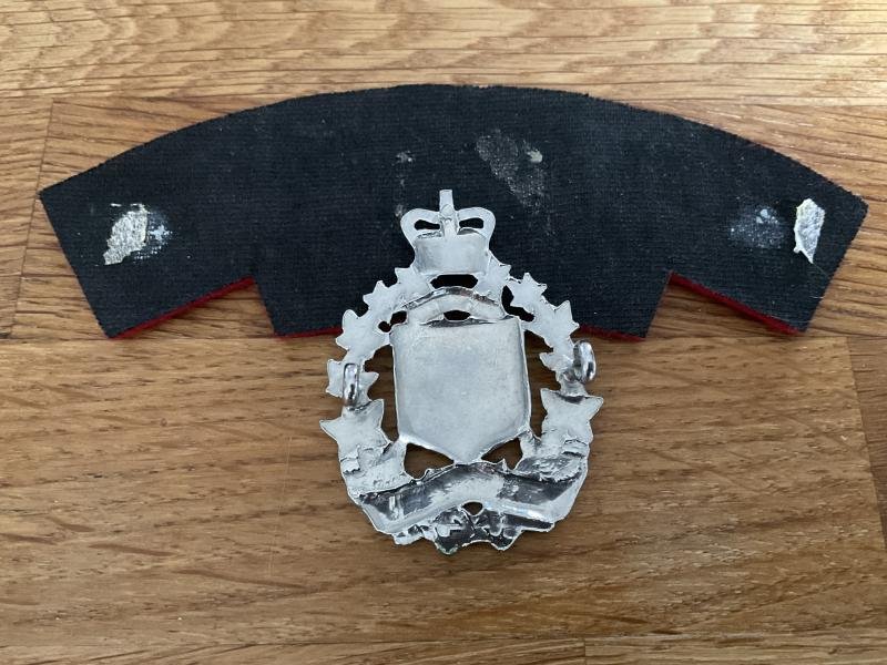 Canadian 7/XI HUSSARS cap badge & shoulder title. — image 2