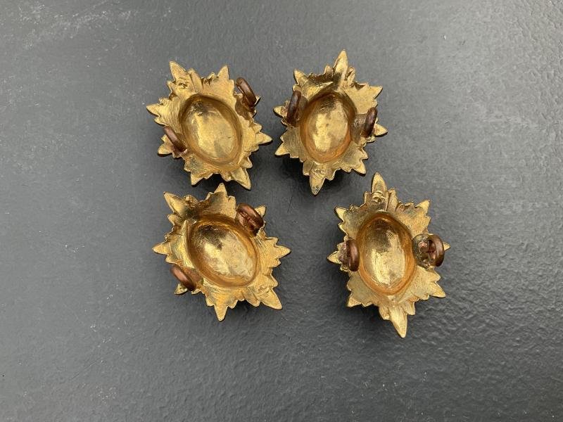 WW1/2 Coldstream Guards Lieutenant rank stars/pips. — image 2