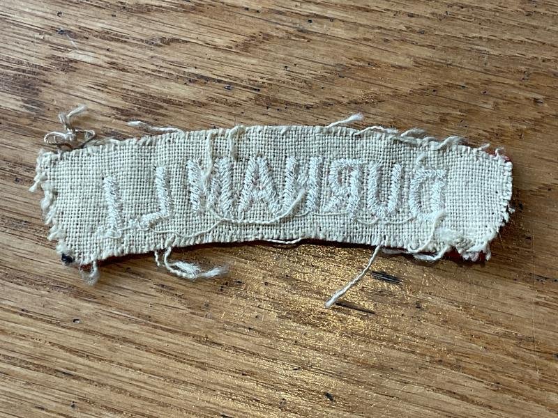 WW2 DURHAM L.I red cloth shoulder title. — image 2