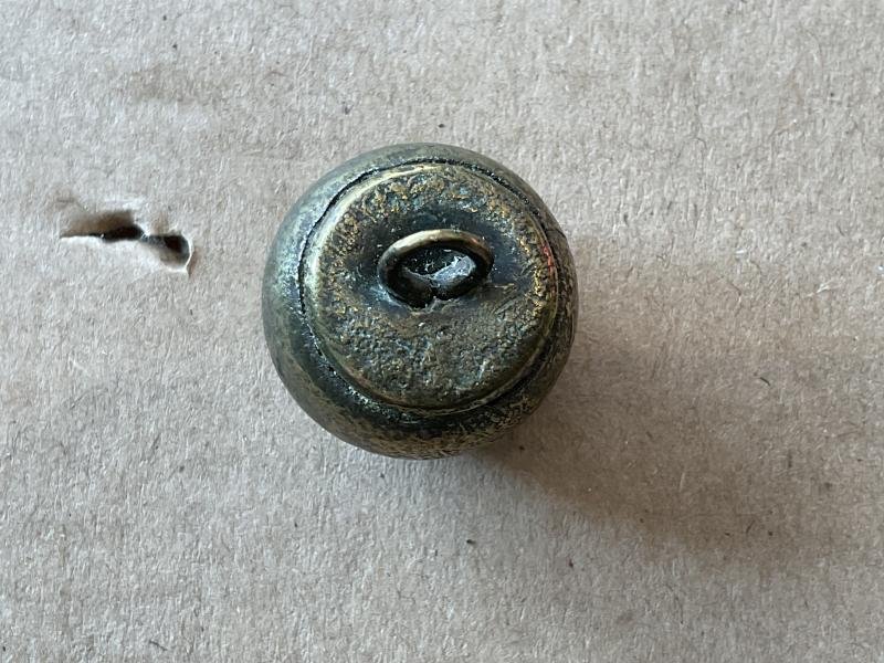 Q.V.C Royal Artillery brass ball button circa 1855-73 — image 3