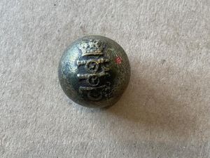Q.V.C Royal Artillery brass ball button circa 1855-73