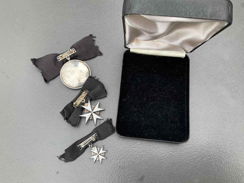 Female issue Order of St John medal set, 3 items. — image 2
